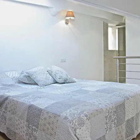 アパート Duplex Fontaine - Duplex Coeur Vieil Old Marche Provencal アンティーブ